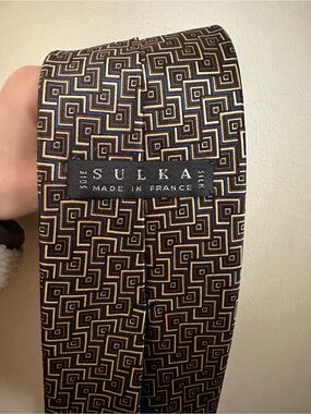SULKA Men's Geometric Silk Tie in Black and Gold